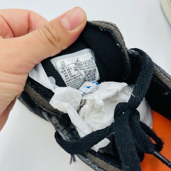 AIR JORDAN 1 LOW SE CRAFT GRADE SCHOOL LIFESTYLE SHOES - Picture 11 of 11